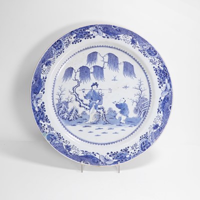 Lot 72 - A large Chinese blue and white charger