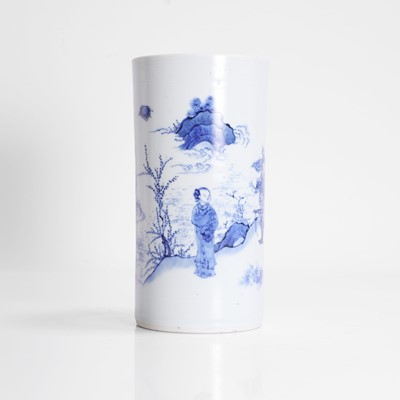 Lot 30 - A Chinese blue and white brush pot