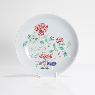Lot 89 - A Chinese famille rose plate