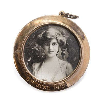Lot 33 - An Edwardian guilloché enamel pendant