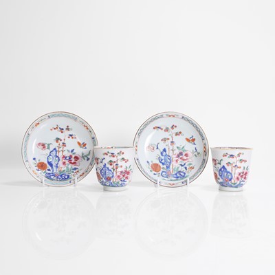 Lot 97 - A pair of Chinese export famille rose cups and saucers