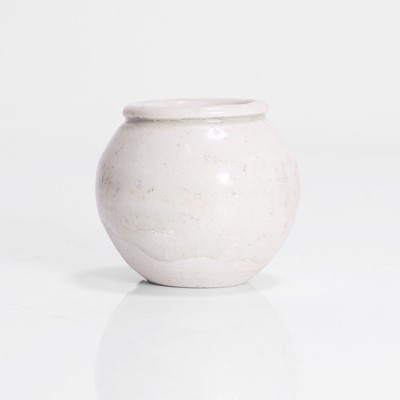 Lot 8 - A Chinese white-glazed jarlet
