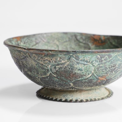 Lot 139 - A Chinese bronze bowl