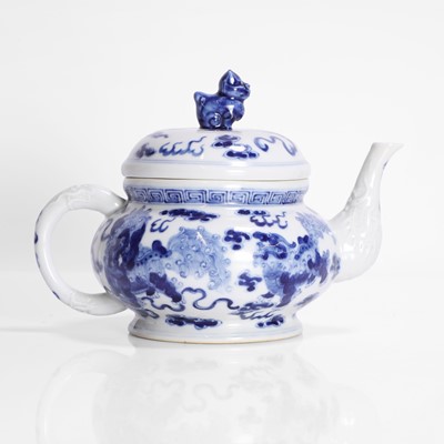 Lot 80 - A Chinese blue and white teapot