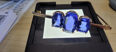 Lot 104 - A sapphire three stone bar brooch