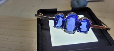 Lot 104 - A sapphire three stone bar brooch
