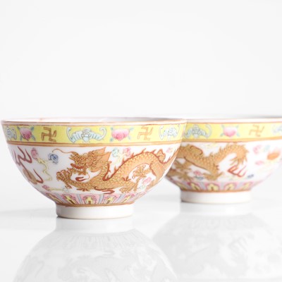Lot 79 - A pair of Chinese famille rose tea bowls