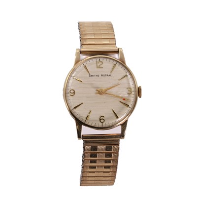 Lot 430 - A gentlemen's 9ct gold Smiths Astral mechanical bracelet watch