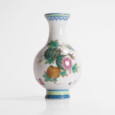 Lot 561 - A Chinese falangcai vase