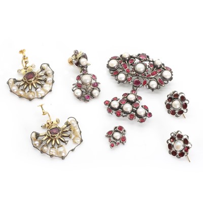 Lot 296 - A group of Austro-Hungarian split pearl and garnet jewellery