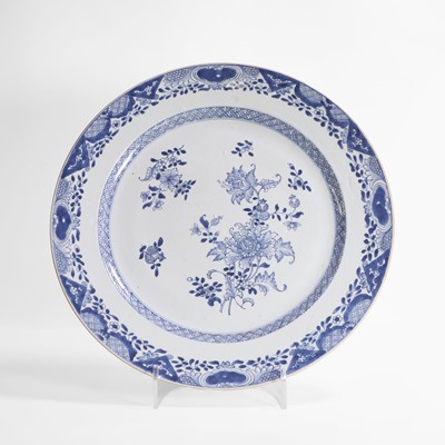 Lot 79 - A Chinese blue and white charger