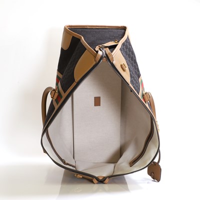 Lot 1541 - A Gucci large 'Bauletto' duffle bag