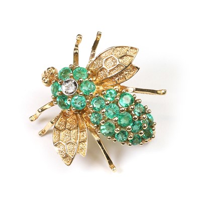 Lot 155 - An emerald and diamond bee brooch/pendant