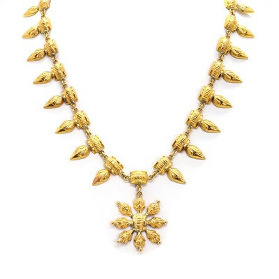 Lot 196 - A high carat gold necklace
