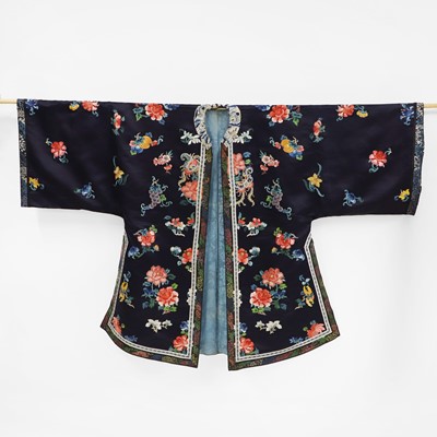 Lot 378 - A Chinese embroidered lady's robe