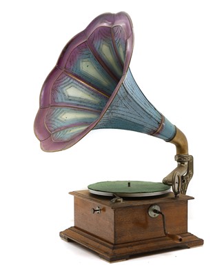Lot 435 - A tabletop oak cased gramophone