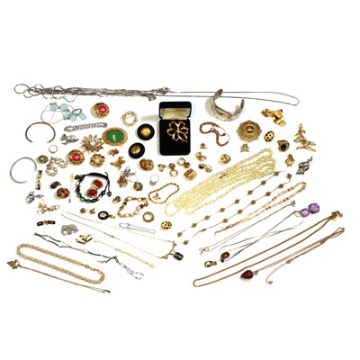 Lot 334 - A large collection of costume jewellery