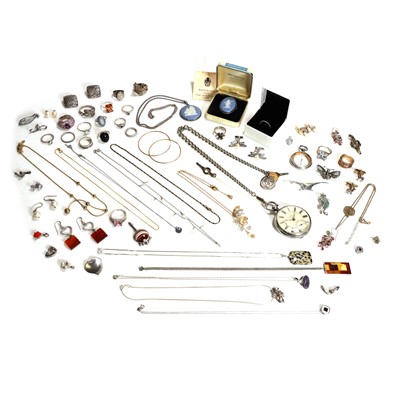 Lot 328 - A collection of silver jewellery