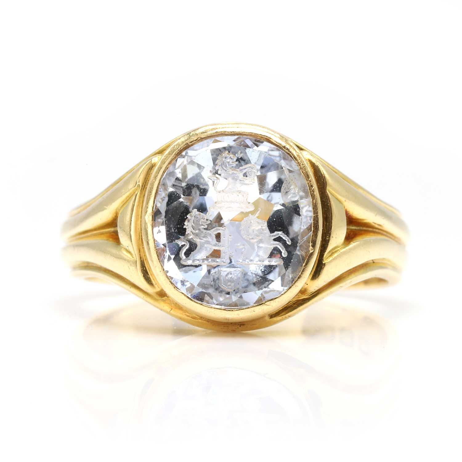 Lot 22 - A late Victorian 18ct gold sapphire intaglio signet ring