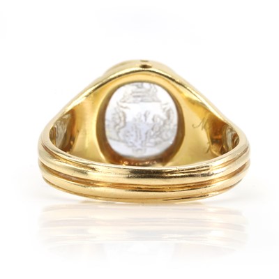 Lot 22 - A late Victorian 18ct gold sapphire intaglio signet ring