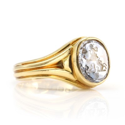Lot 22 - A late Victorian 18ct gold sapphire intaglio signet ring