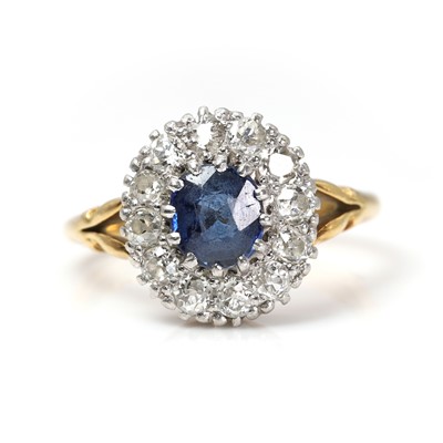Lot 1060 - A sapphire and diamond cluster ring