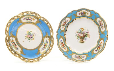 Lot 133 - Two Coalbrookdale porcelain cabinet plates
