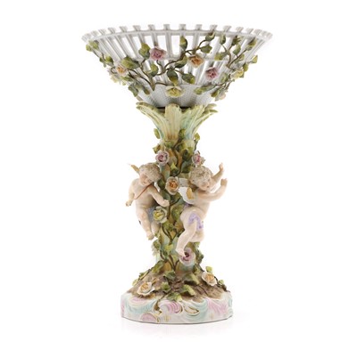 Lot 149 - A Sitzendorf porcelain comport
