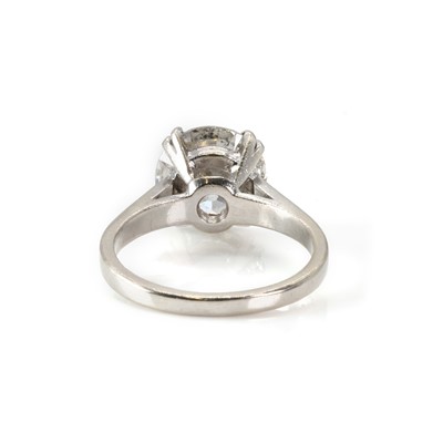 Lot 1110 - A single stone diamond ring