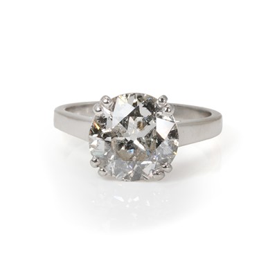 Lot 1110 - A single stone diamond ring