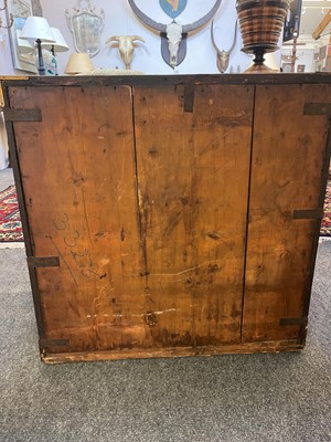 Lot 486 - An export red and gilt-lacquered cabinet