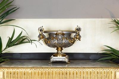 Lot 27 - A baroque-style silvered bronze urn in the manner of Ferdinand Barbedienne