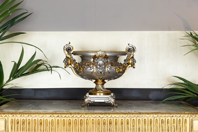 Lot 27 - A baroque-style silvered bronze urn in the manner of Ferdinand Barbedienne