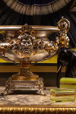 Lot 27 - A baroque-style silvered bronze urn in the manner of Ferdinand Barbedienne