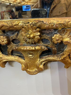 Lot 356 - A Régence giltwood mirror