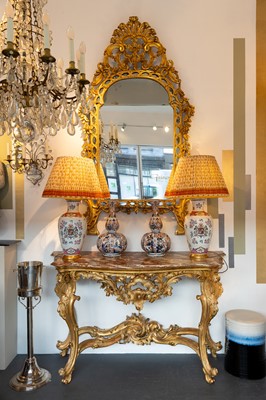Lot 76 - A giltwood mirror