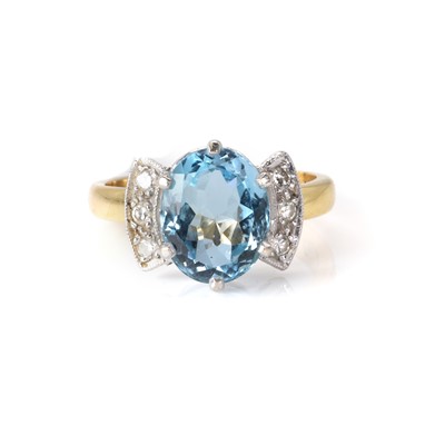 Lot 163 - An 18ct gold aquamarine and diamond ring