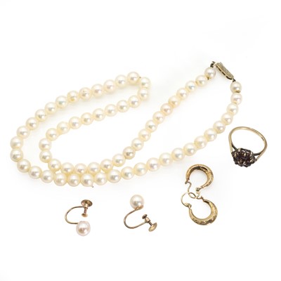Lot 318 - A small group of gold and pearl jewellery