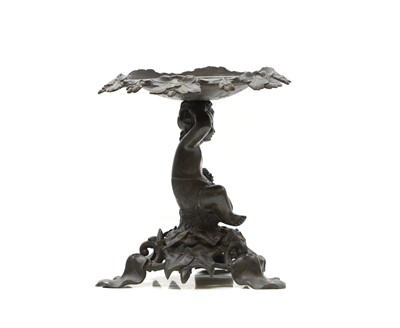 Lot 198 - ​​A bronze tazza