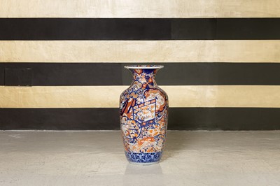 Lot 362 - A large Imari vase