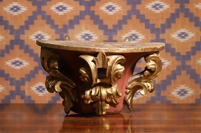 Lot 530 - A painted and giltwood wall bracket