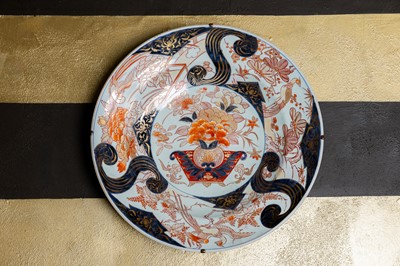 Lot 5 - A large Imari charger