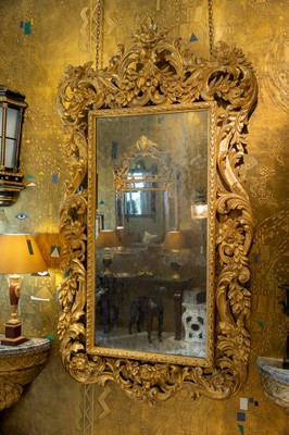Lot 14 - A large giltwood mirror