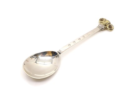 Lot 36 - The Clothworkers Company Silver Millennium Presentation Spoon
