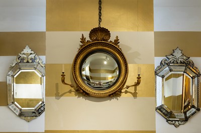 Lot 296 - A Regency giltwood convex mirror