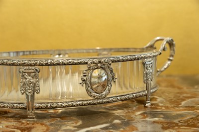Lot 432 - A cut-glass oval dish