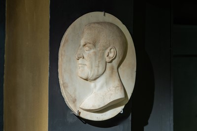 Lot 74 - A marble portrait relief