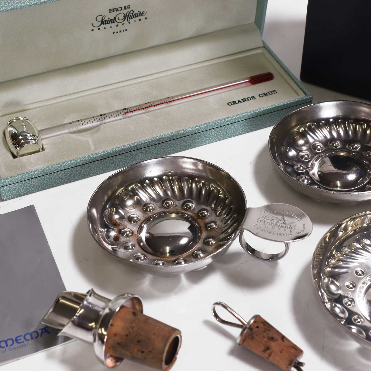 Lot 93 - A collection of wine accessories
