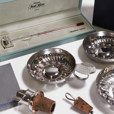 Lot 93 - A collection of wine accessories