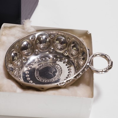 Lot 93 - A collection of wine accessories